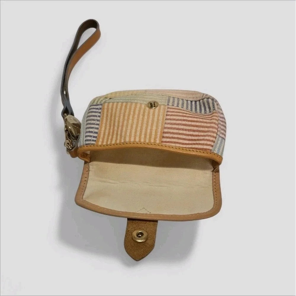 Dooney & Bourke Plaid Coated Canvas Leather Snap Blue‎ Duck Seersucker Wristlet
